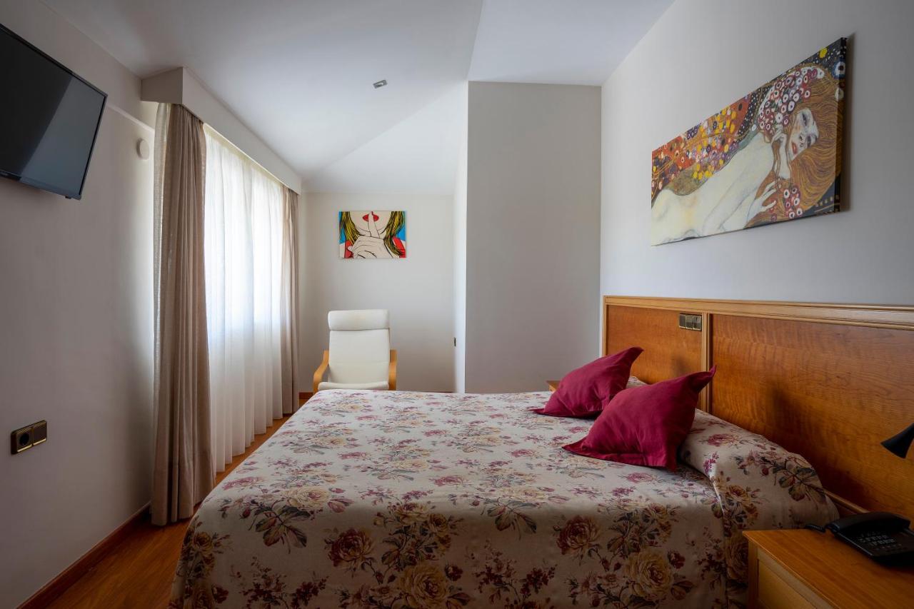 Hotel Los Barruecos By Croma Malpartida de Cáceres Kültér fotó