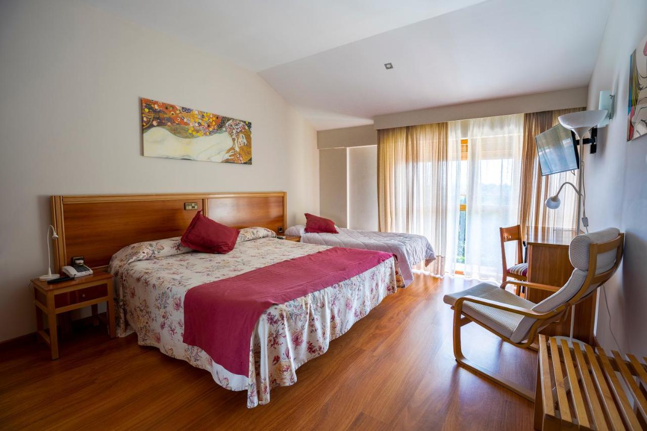 Hotel Los Barruecos By Croma Malpartida de Cáceres Kültér fotó