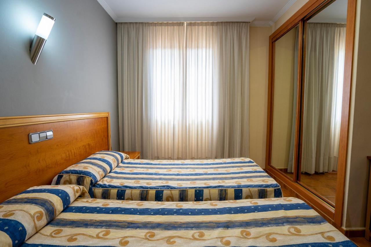 Hotel Los Barruecos By Croma Malpartida de Cáceres Kültér fotó