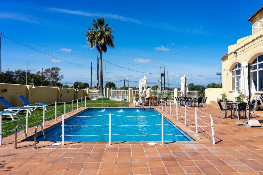 Hotel Los Barruecos By Croma Malpartida de Cáceres Kültér fotó