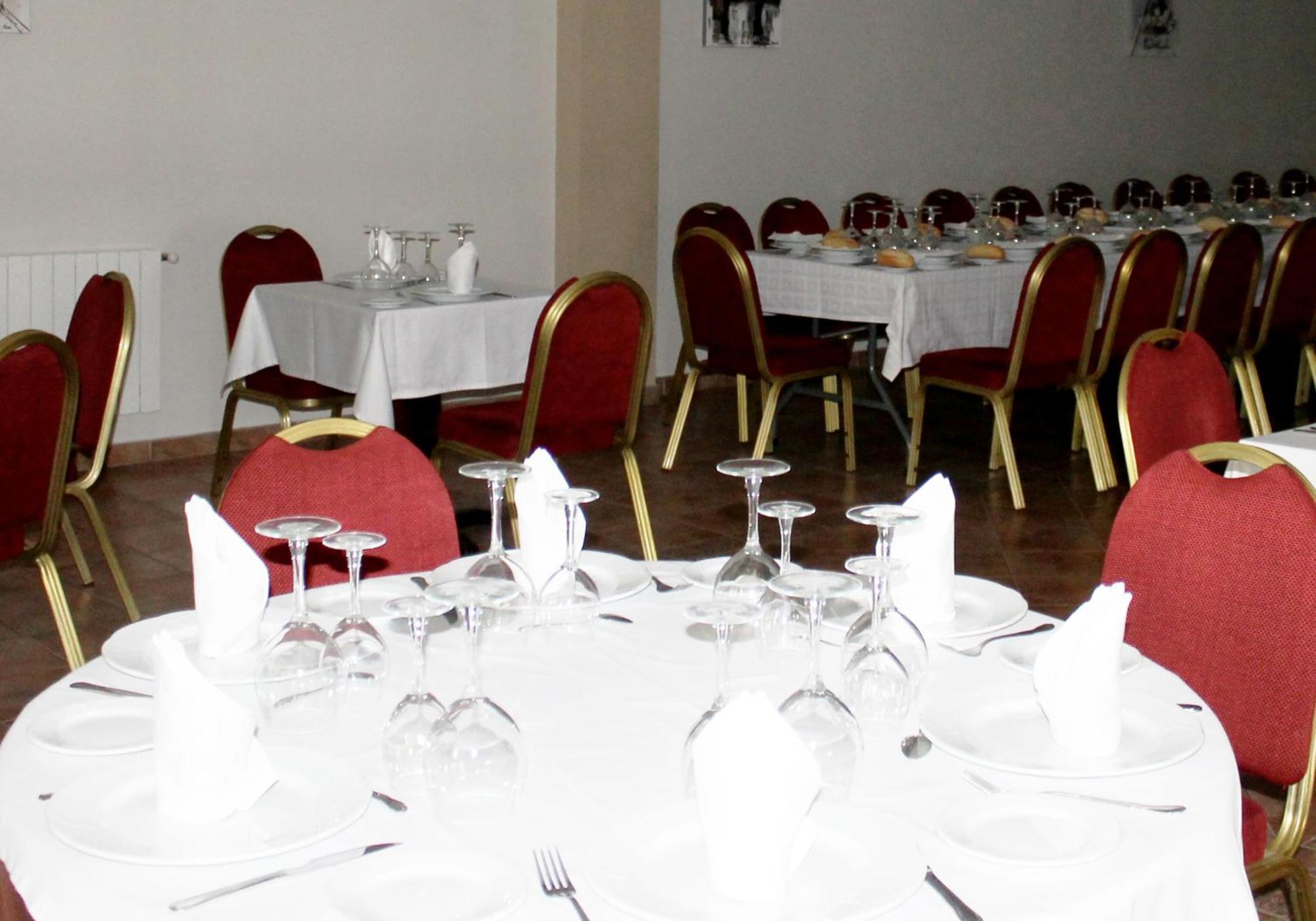 Hotel Los Barruecos By Croma Malpartida de Cáceres Kültér fotó