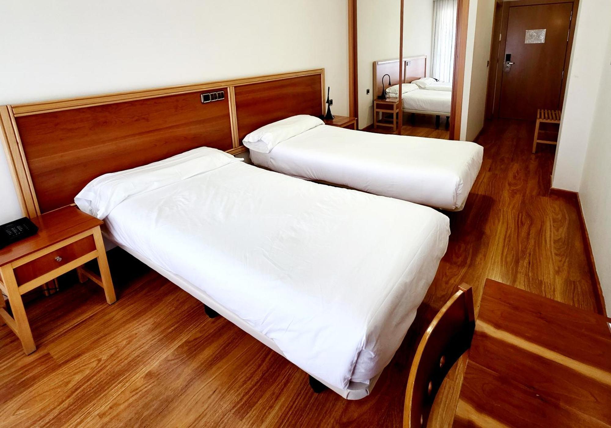 Hotel Los Barruecos By Croma Malpartida de Cáceres Kültér fotó