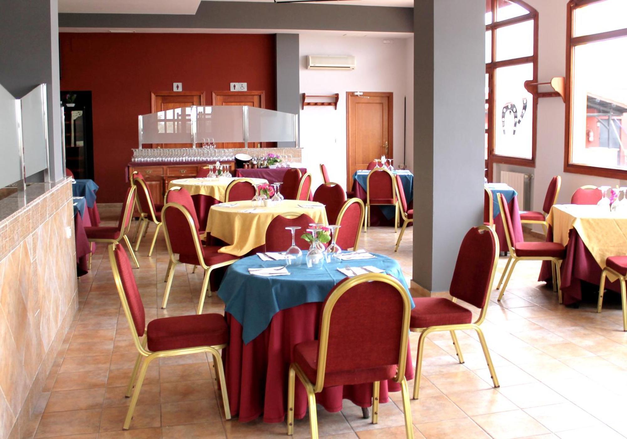 Hotel Los Barruecos By Croma Malpartida de Cáceres Kültér fotó