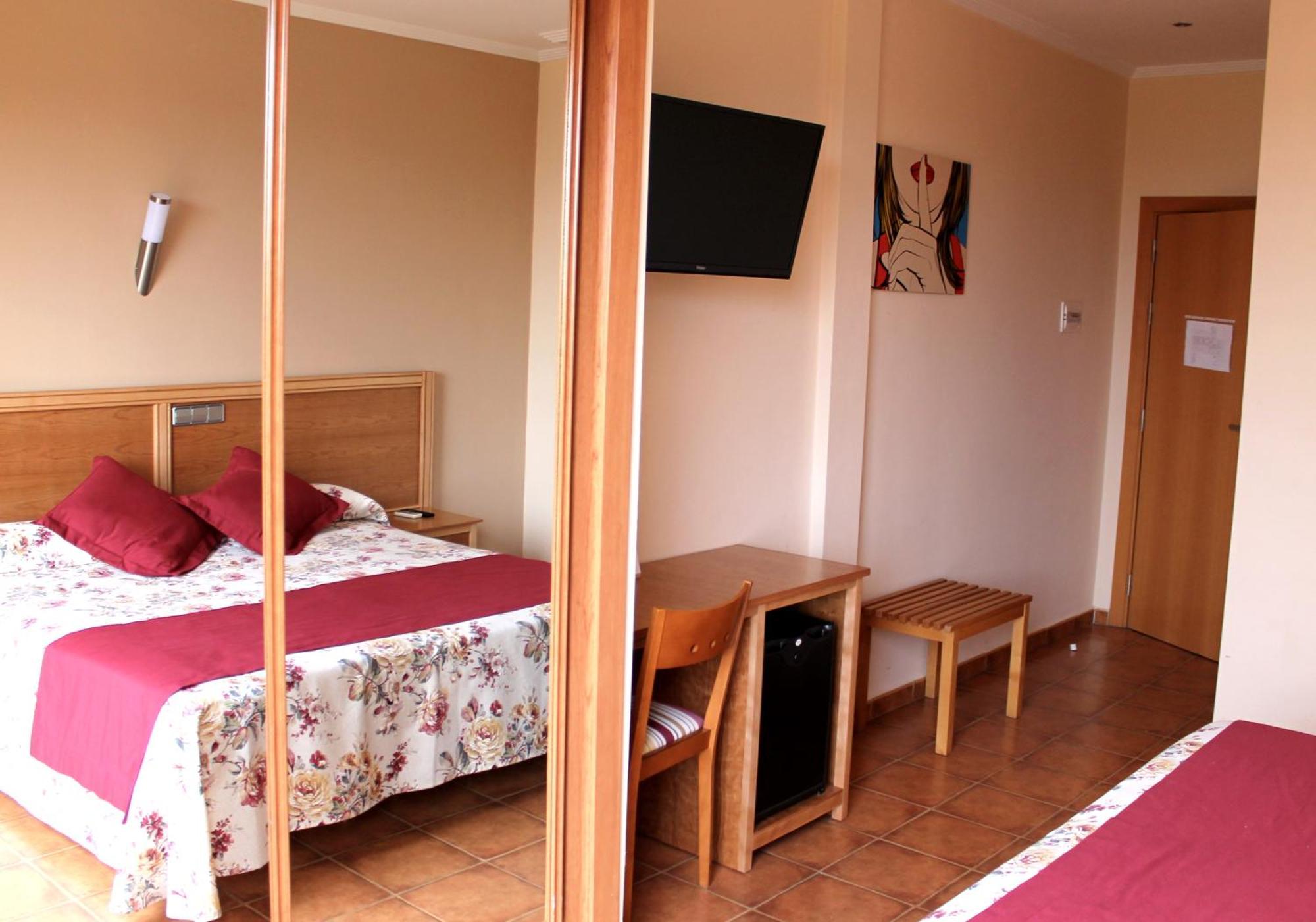 Hotel Los Barruecos By Croma Malpartida de Cáceres Kültér fotó