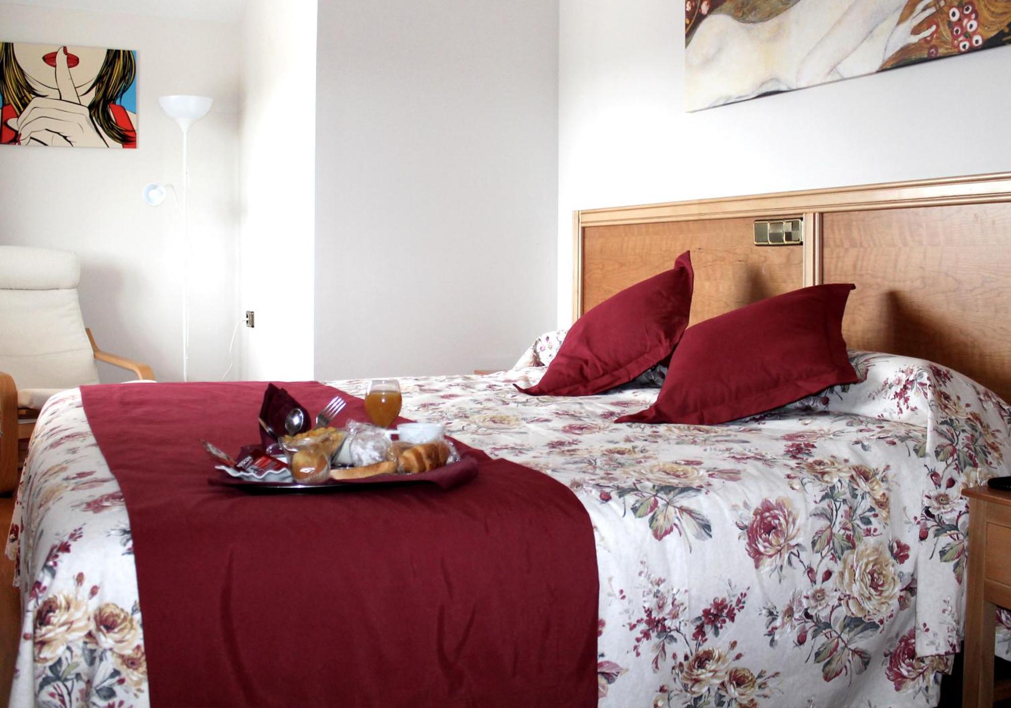 Hotel Los Barruecos By Croma Malpartida de Cáceres Kültér fotó