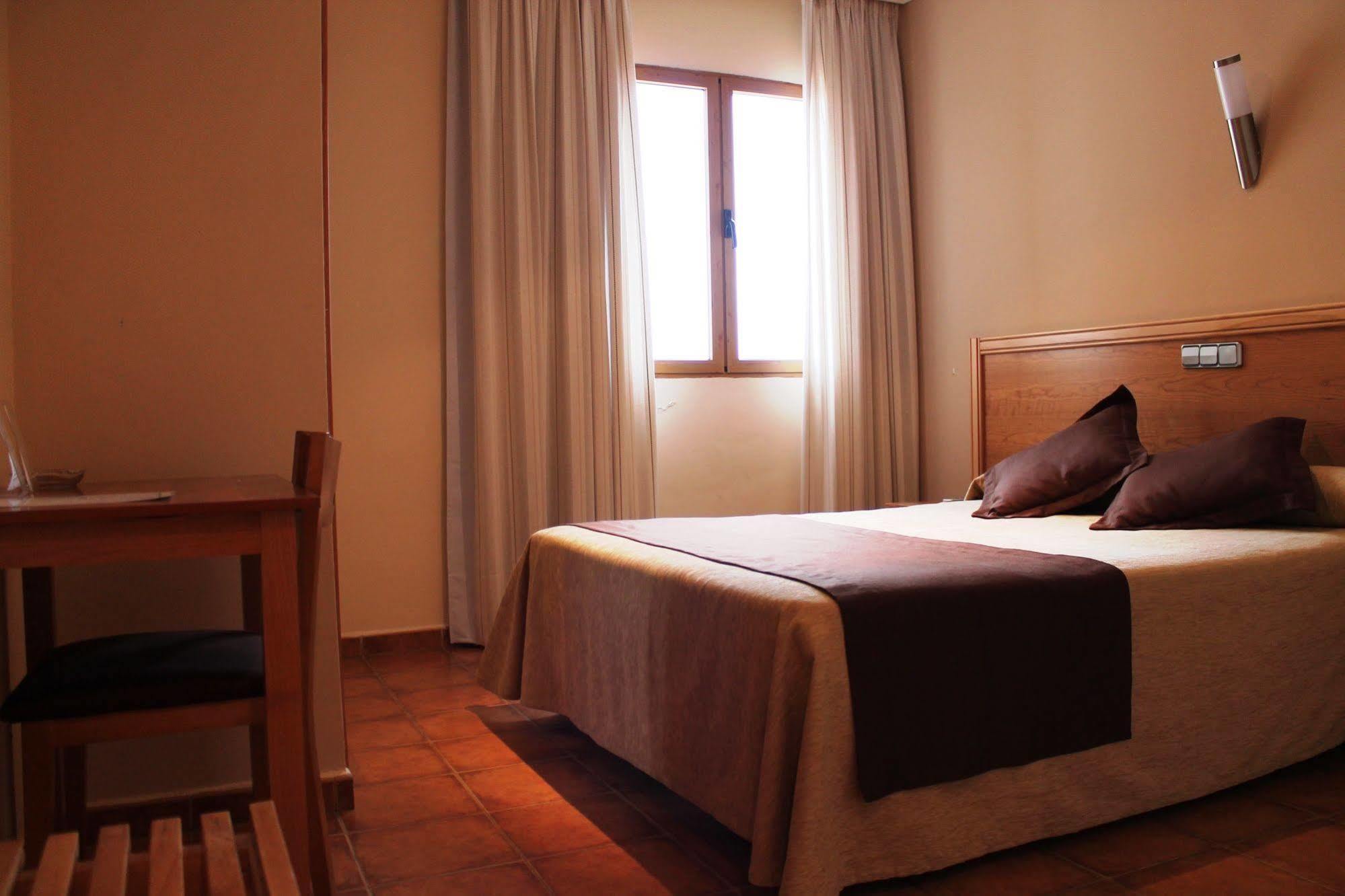 Hotel Los Barruecos By Croma Malpartida de Cáceres Kültér fotó