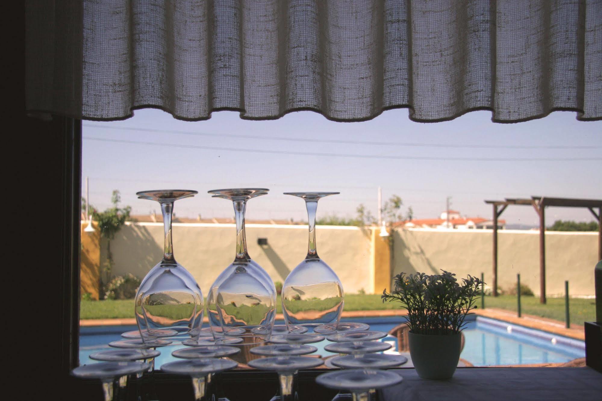 Hotel Los Barruecos By Croma Malpartida de Cáceres Kültér fotó
